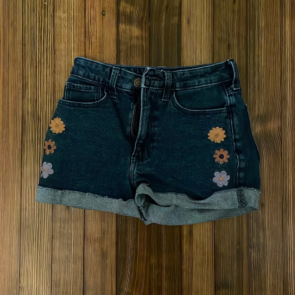 Hollister jean shorts with embroidered flowers